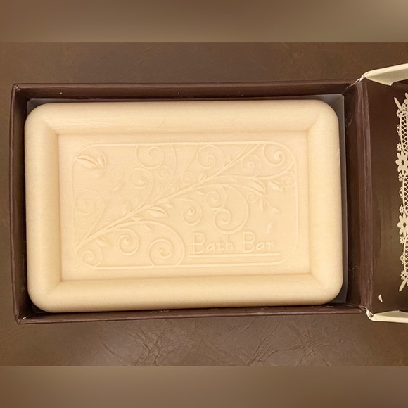 Fall River Almond Moisturizing Soap - Picture 3 of 9